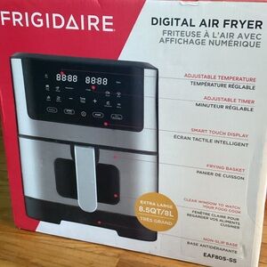 NWT Frigidaire Digital Air Fryer - Black and Silver
